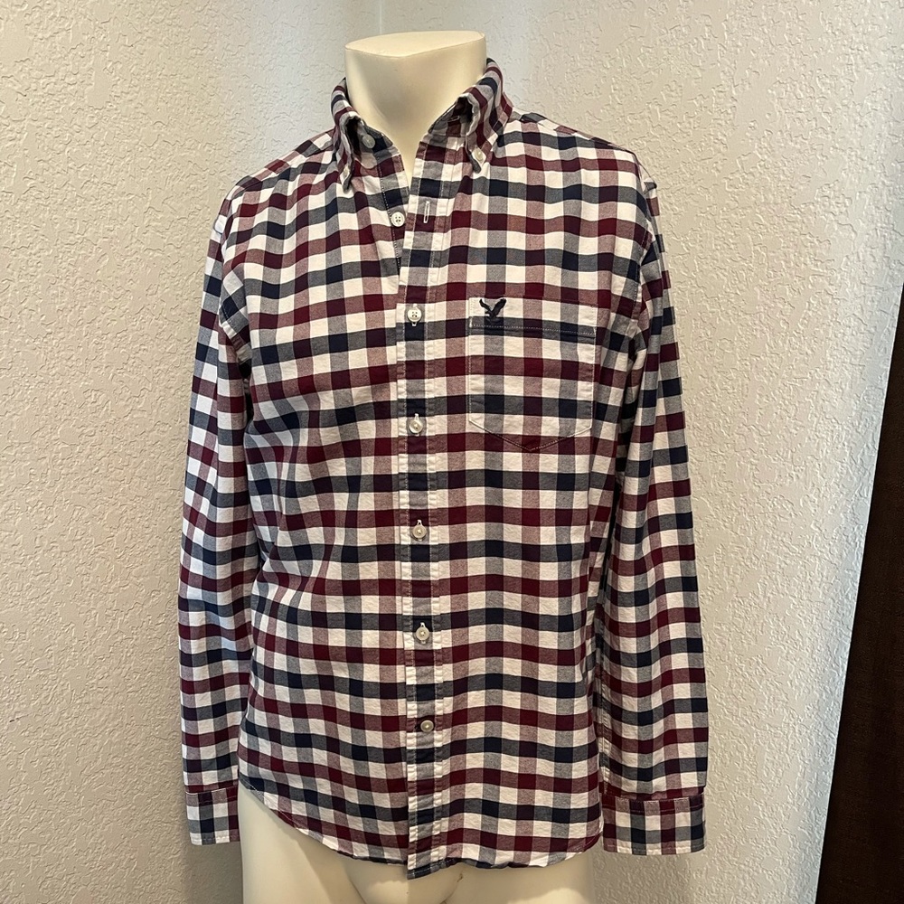 American Eagle Plaid Long Sleeve Button Down Shirt